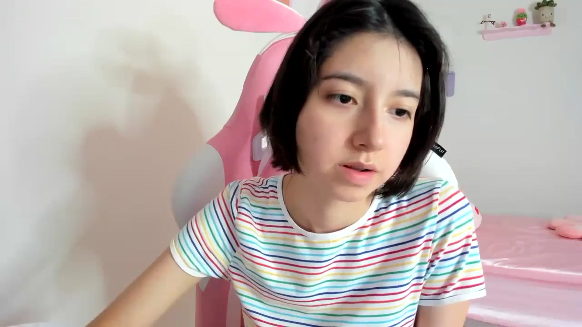 Gallery image thumbnail from Cherrycute666's myfreecams stream on, 10/18/2023, 24:13 image 12 of 20