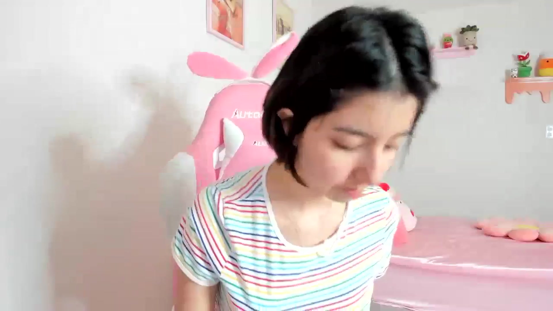 Gallery image thumbnail from Cherrycute666's myfreecams stream on, 10/18/2023, 24:13 image 4 of 20