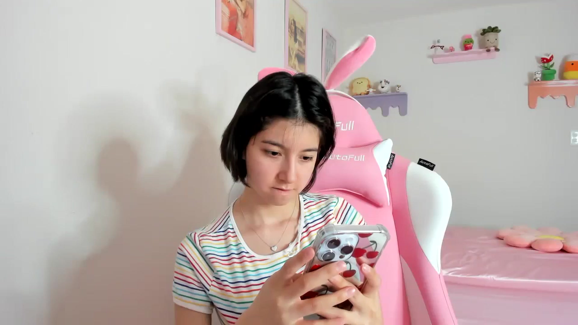 Gallery image thumbnail from Cherrycute666's myfreecams stream on, 10/18/2023, 24:13 image 5 of 20