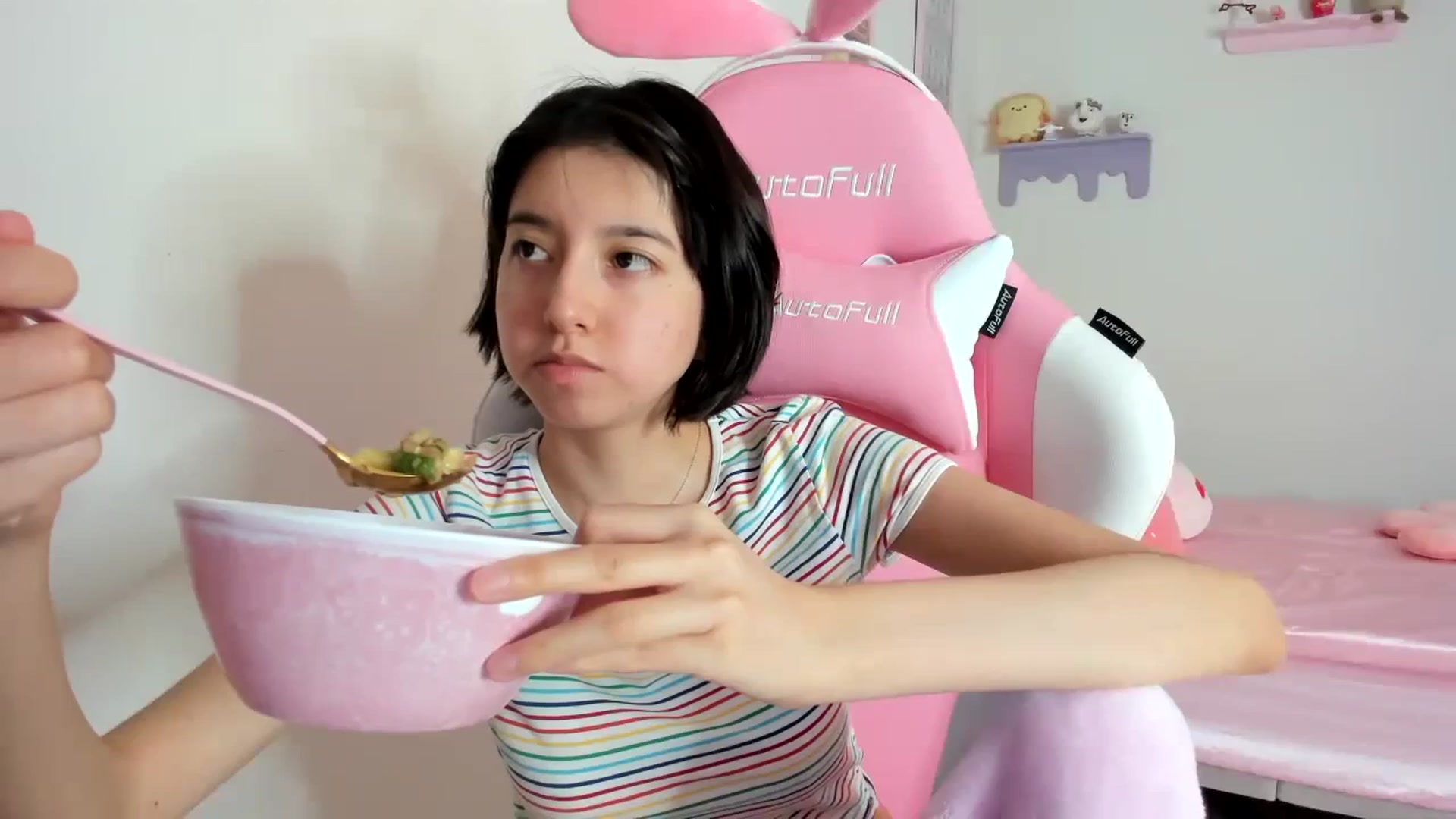 Gallery image thumbnail from Cherrycute666's myfreecams stream on, 10/18/2023, 24:13 image 13 of 20