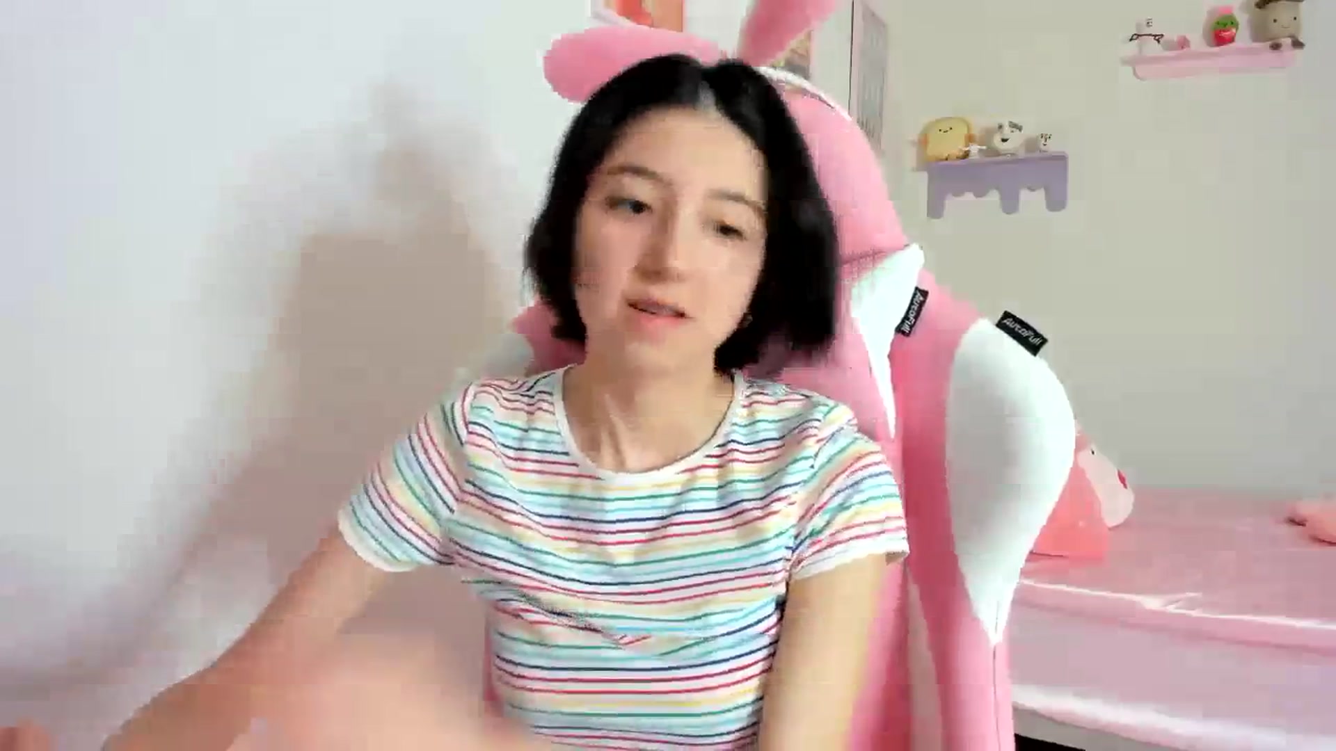 Gallery image thumbnail from Cherrycute666's myfreecams stream on, 10/18/2023, 24:13 image 17 of 20