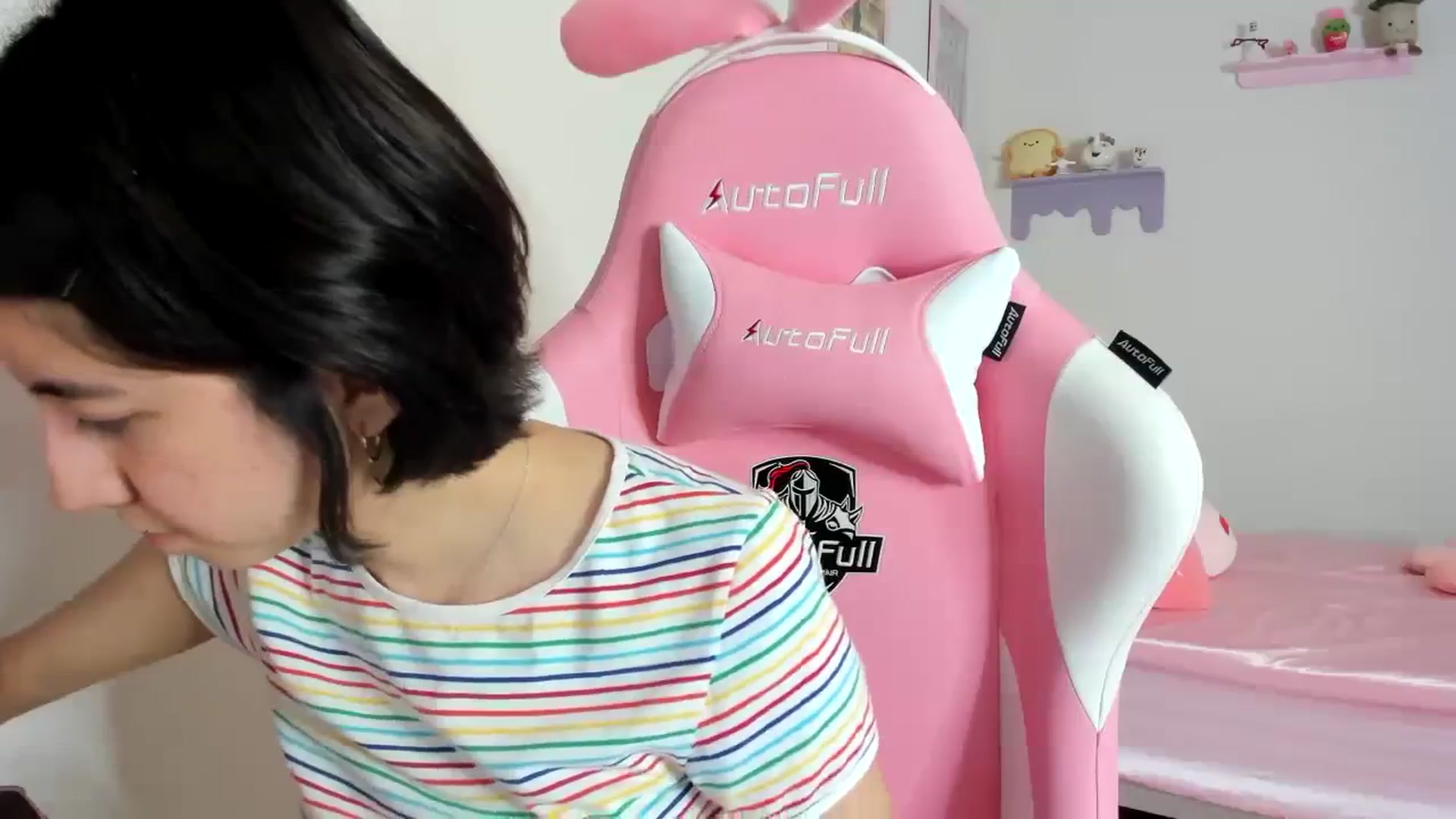 Gallery image thumbnail from Cherrycute666's myfreecams stream on, 10/18/2023, 24:13 image 19 of 20