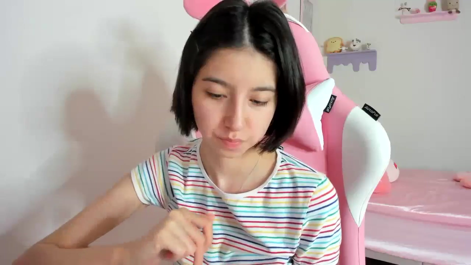 Gallery image thumbnail from Cherrycute666's myfreecams stream on, 10/18/2023, 24:13 image 16 of 20