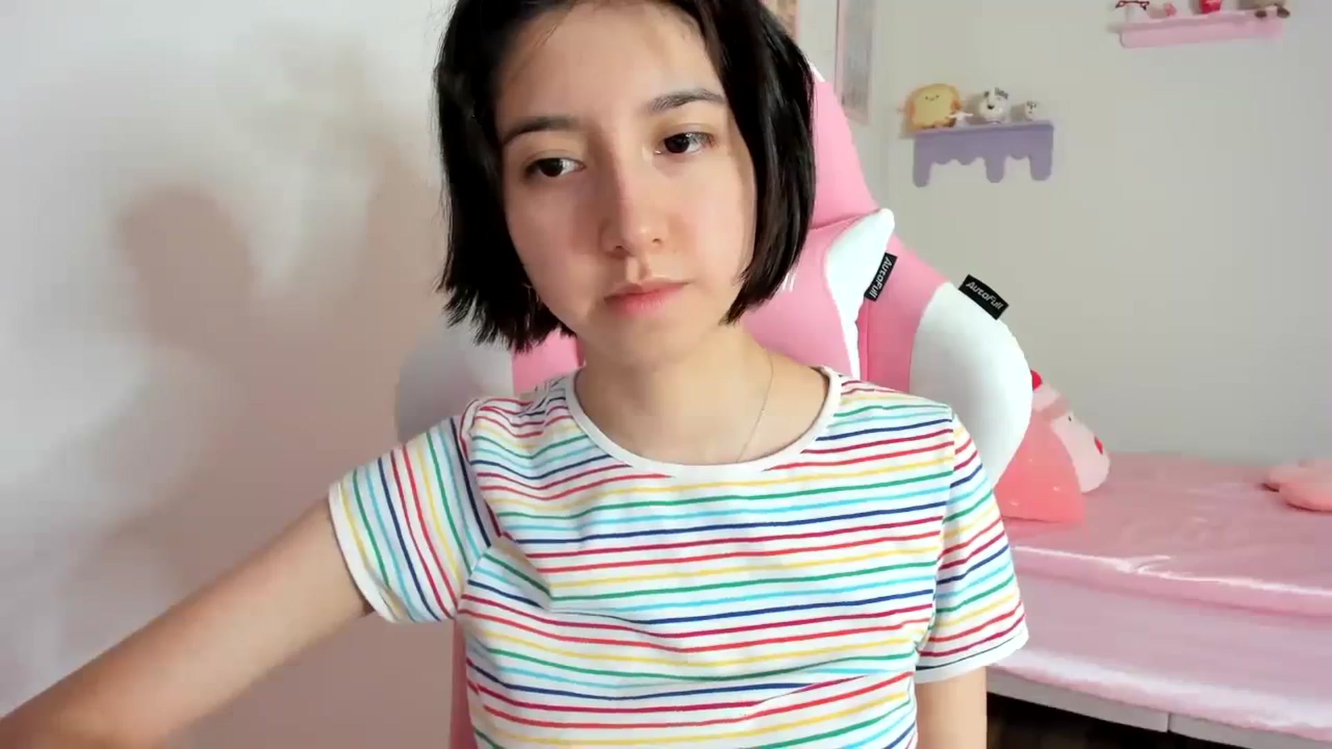 Gallery image thumbnail from Cherrycute666's myfreecams stream on, 10/18/2023, 24:13 image 14 of 20