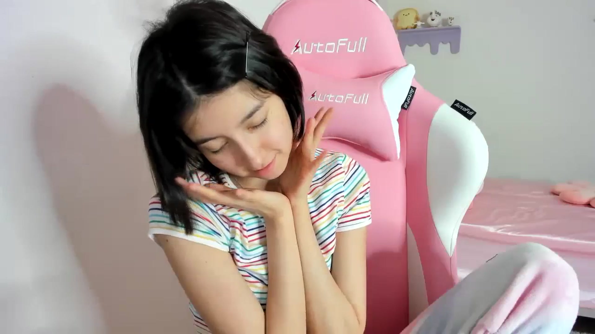 Gallery image thumbnail from Cherrycute666's myfreecams stream on, 10/18/2023, 04:26 image 12 of 20
