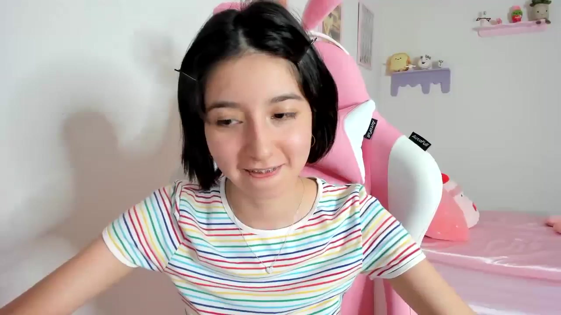 Gallery image thumbnail from Cherrycute666's myfreecams stream on, 10/18/2023, 04:26 image 6 of 20