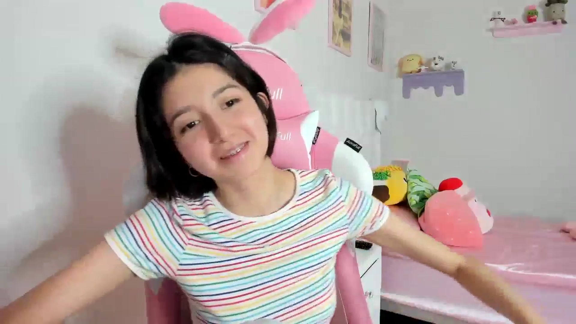 Gallery image thumbnail from Cherrycute666's myfreecams stream on, 10/18/2023, 04:26 image 7 of 20