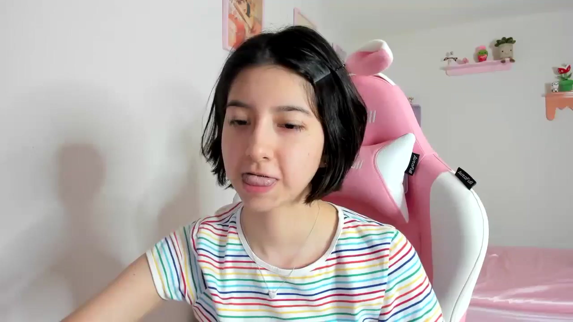 Gallery image thumbnail from Cherrycute666's myfreecams stream on, 10/18/2023, 07:48 image 12 of 20