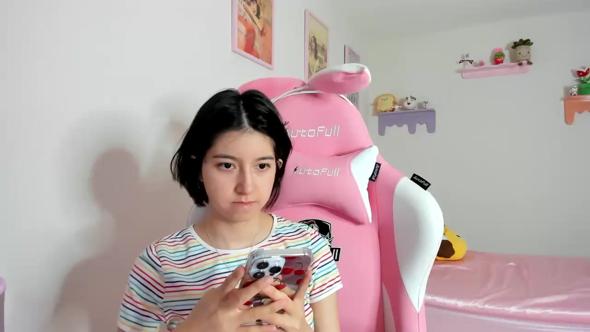 Gallery image thumbnail from Cherrycute666's myfreecams stream on, 10/18/2023, 07:48 image 1 of 20