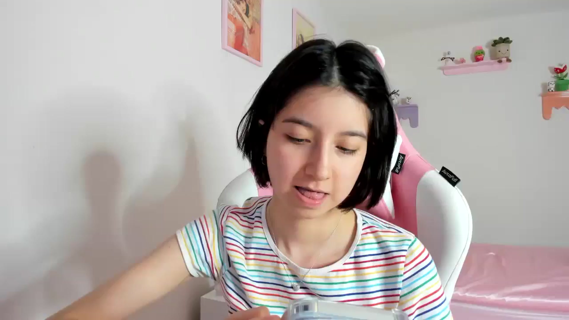 Gallery image thumbnail from Cherrycute666's myfreecams stream on, 10/18/2023, 07:48 image 10 of 20