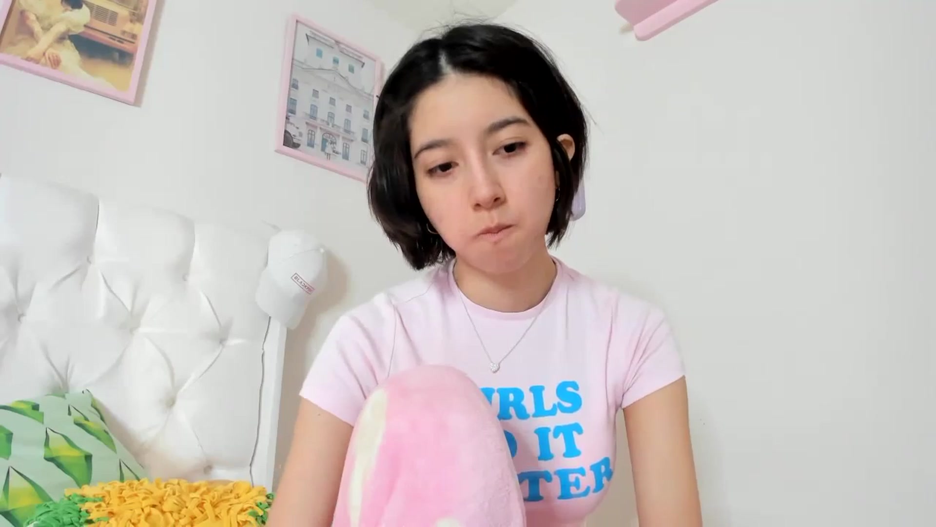 Gallery image thumbnail from Cherrycute666's myfreecams stream on, 10/19/2023, 24:05 image 5 of 20