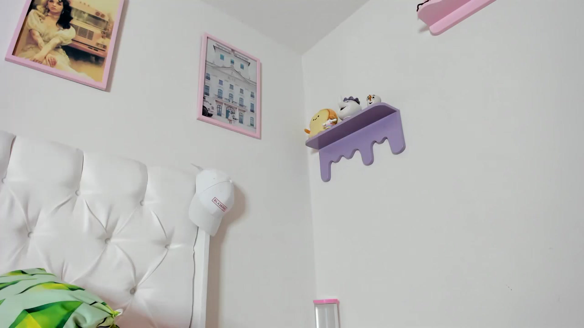 Gallery image thumbnail from Cherrycute666's myfreecams stream on, 10/19/2023, 08:30 image 11 of 20