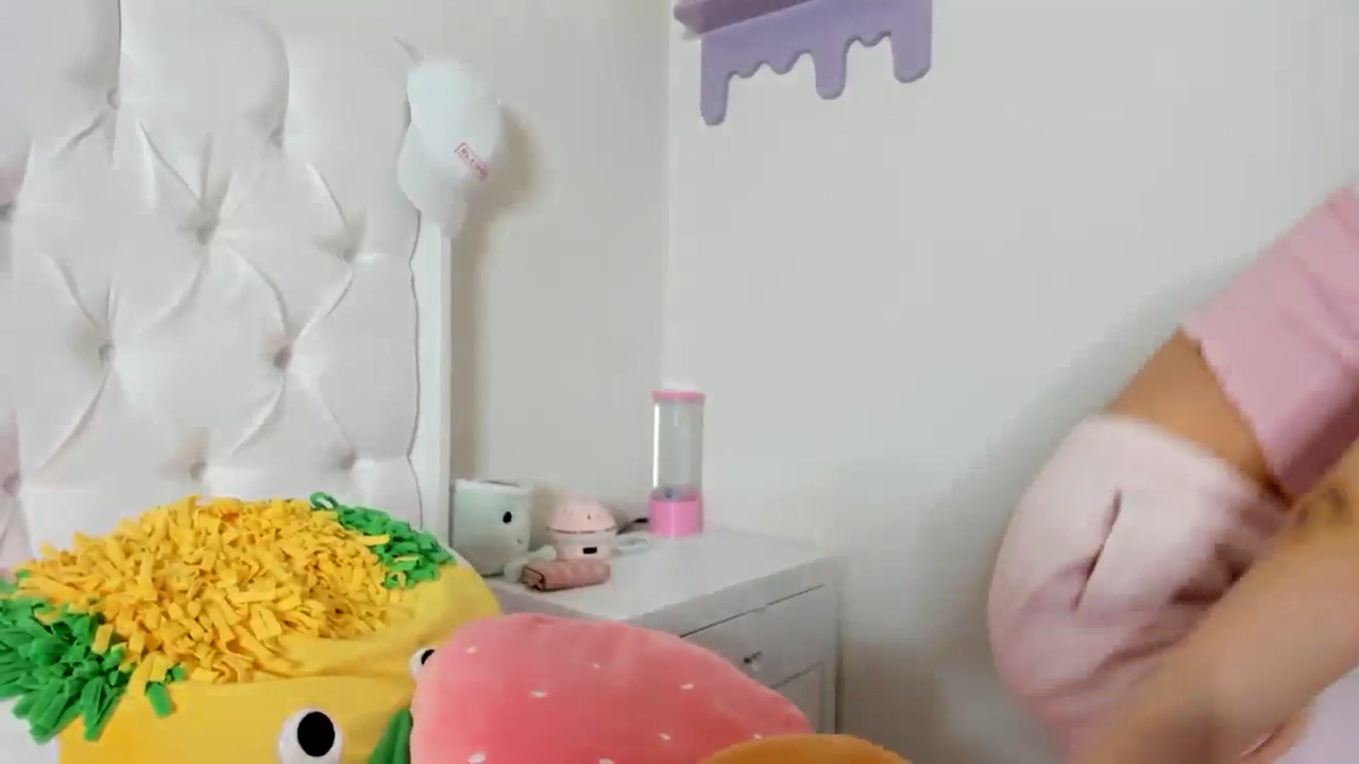 Gallery image thumbnail from Cherrycute666's myfreecams stream on, 10/21/2023, 12:39 image 14 of 20