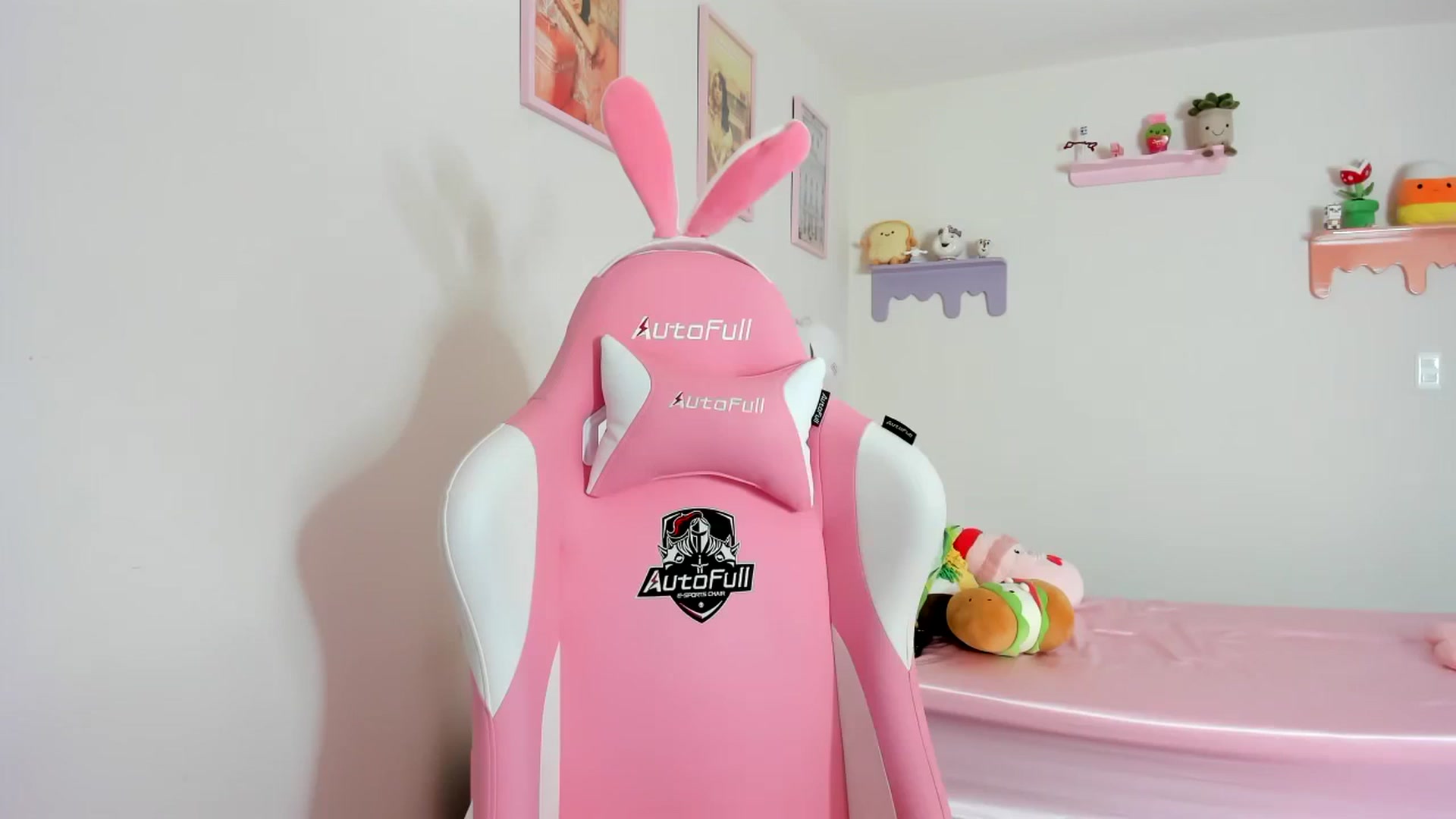 Gallery image thumbnail from Cherrycute666's myfreecams stream on, 10/22/2023, 24:03 image 1 of 20
