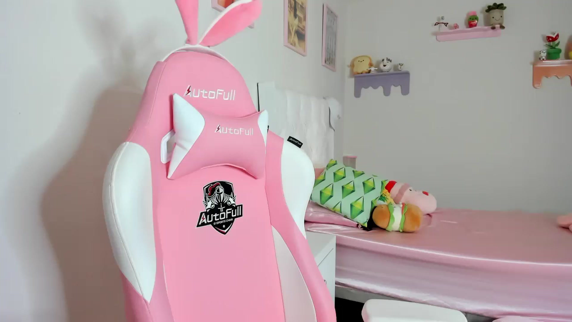 Gallery image thumbnail from Cherrycute666's myfreecams stream on, 10/22/2023, 24:03 image 7 of 20