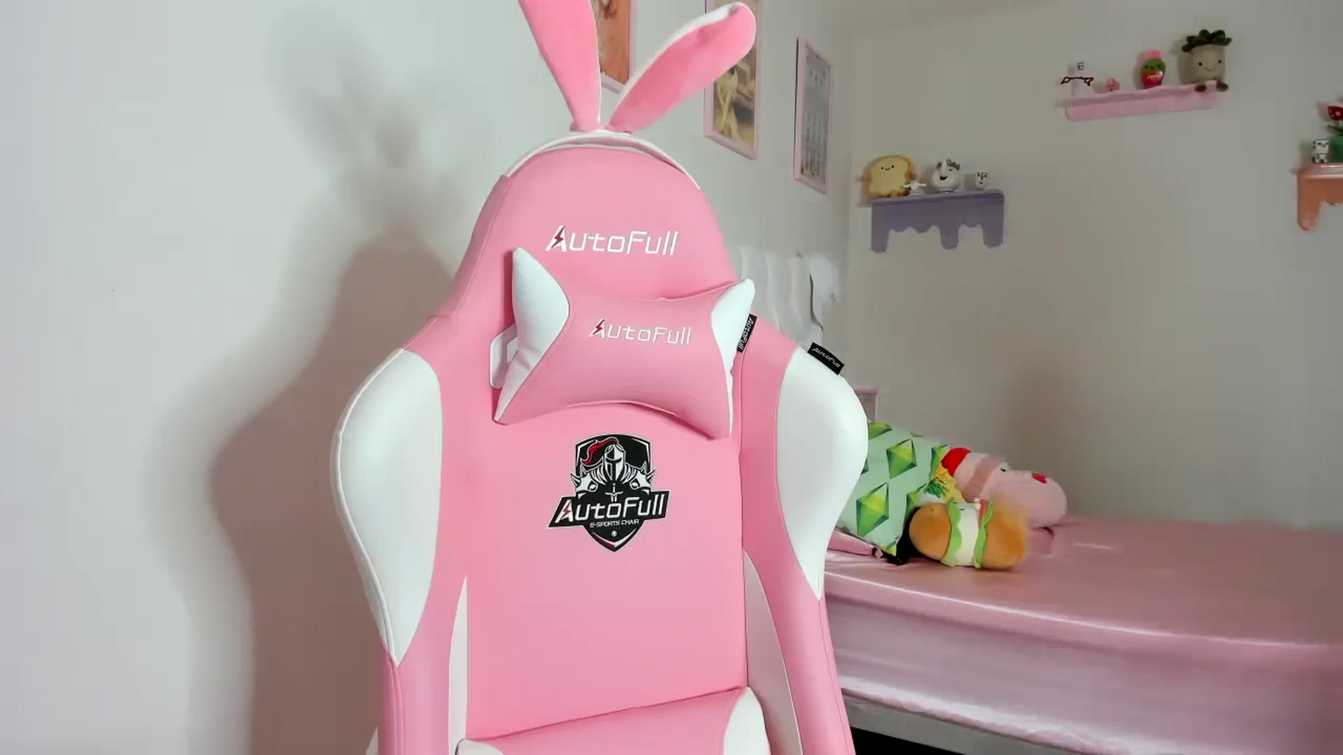 Gallery image thumbnail from Cherrycute666's myfreecams stream on, 10/22/2023, 24:03 image 14 of 20
