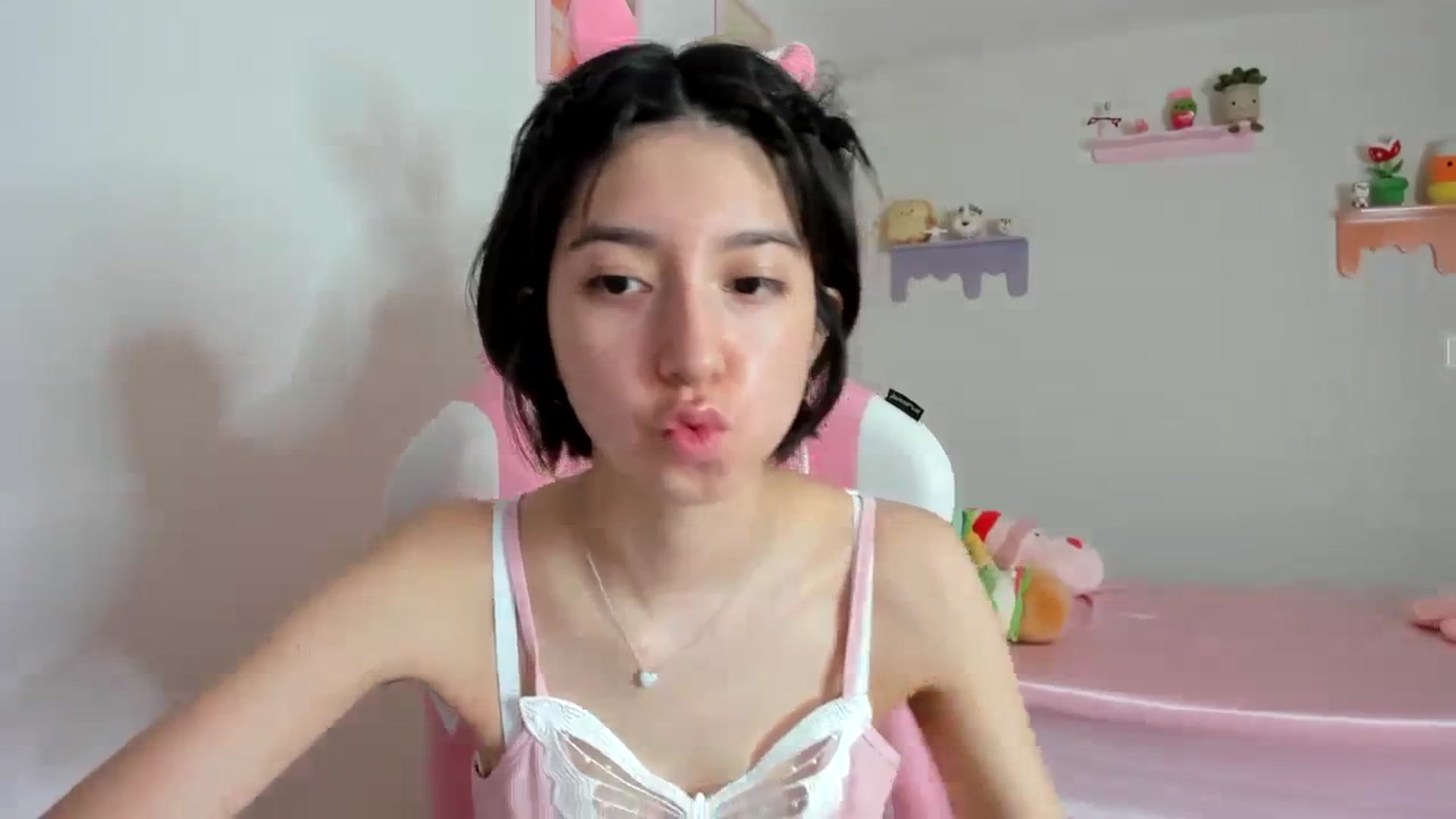 Gallery image thumbnail from Cherrycute666's myfreecams stream on, 10/22/2023, 24:03 image 6 of 20