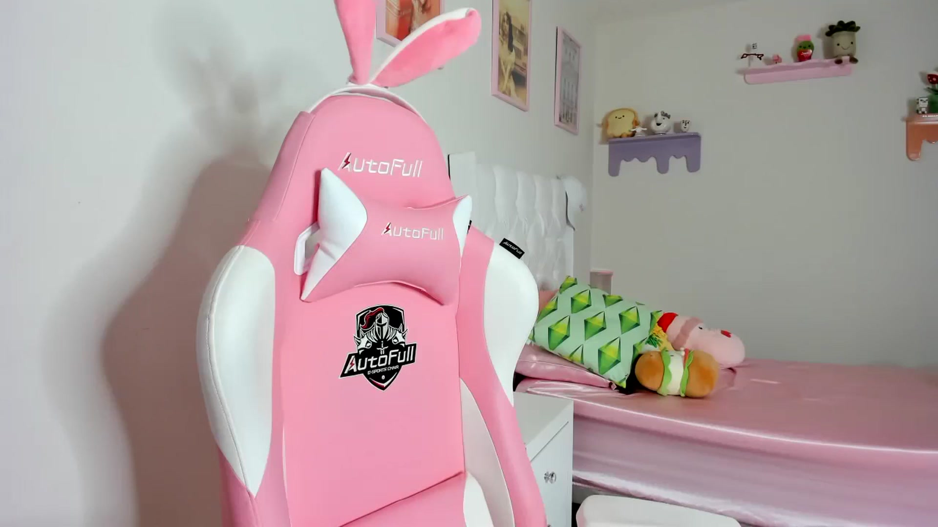 Gallery image thumbnail from Cherrycute666's myfreecams stream on, 10/22/2023, 02:02 image 1 of 20