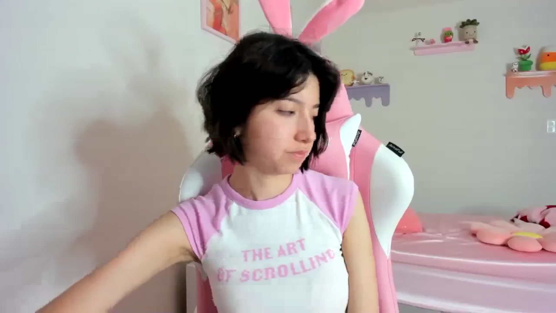 Gallery image thumbnail from Cherrycute666's myfreecams stream on, 10/23/2023, 15:38 image 3 of 20