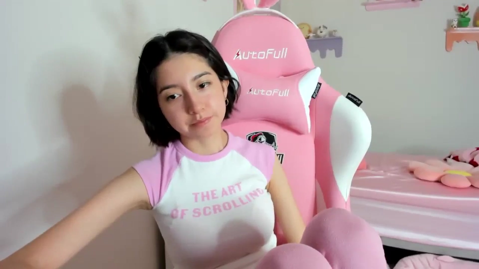 Gallery image thumbnail from Cherrycute666's myfreecams stream on, 10/23/2023, 15:38 image 14 of 20