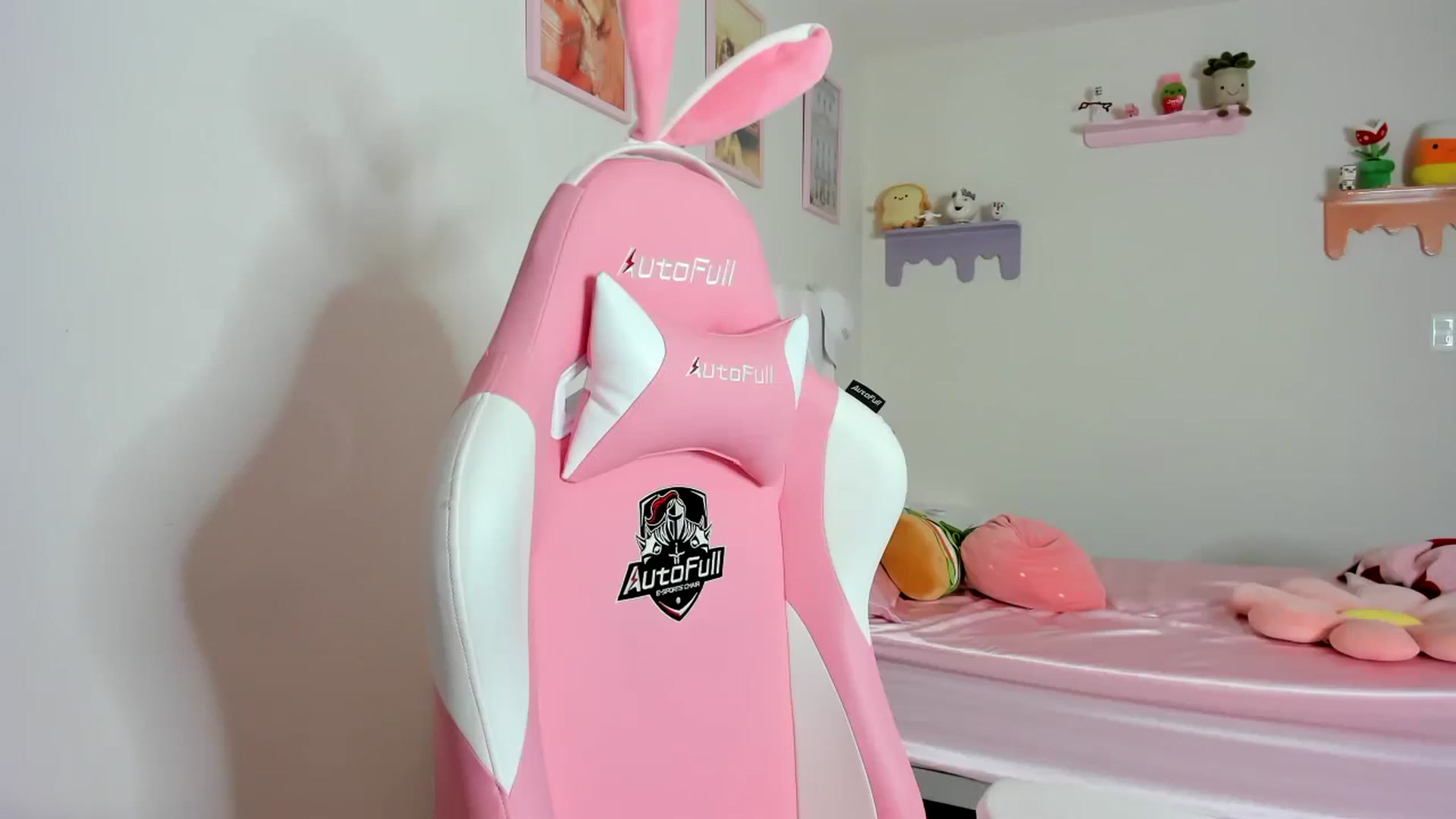Gallery image thumbnail from Cherrycute666's myfreecams stream on, 10/23/2023, 15:38 image 4 of 20