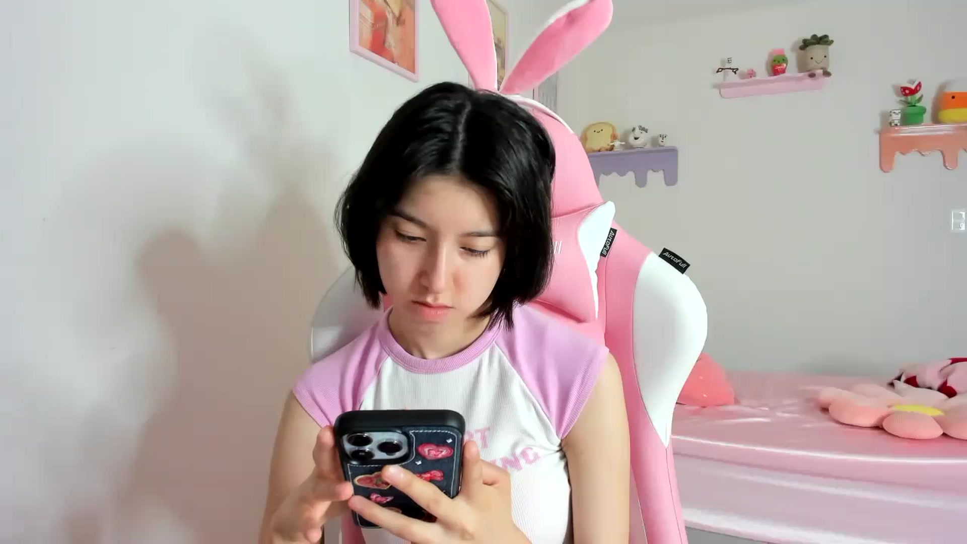 Gallery image thumbnail from Cherrycute666's myfreecams stream on, 10/23/2023, 15:38 image 6 of 20