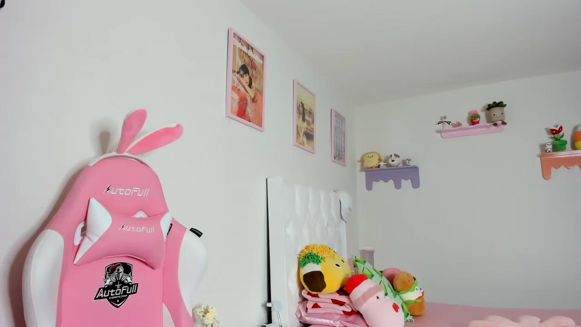 Gallery image thumbnail from Cherrycute666's myfreecams stream on, 10/24/2023, 01:26 image 6 of 20