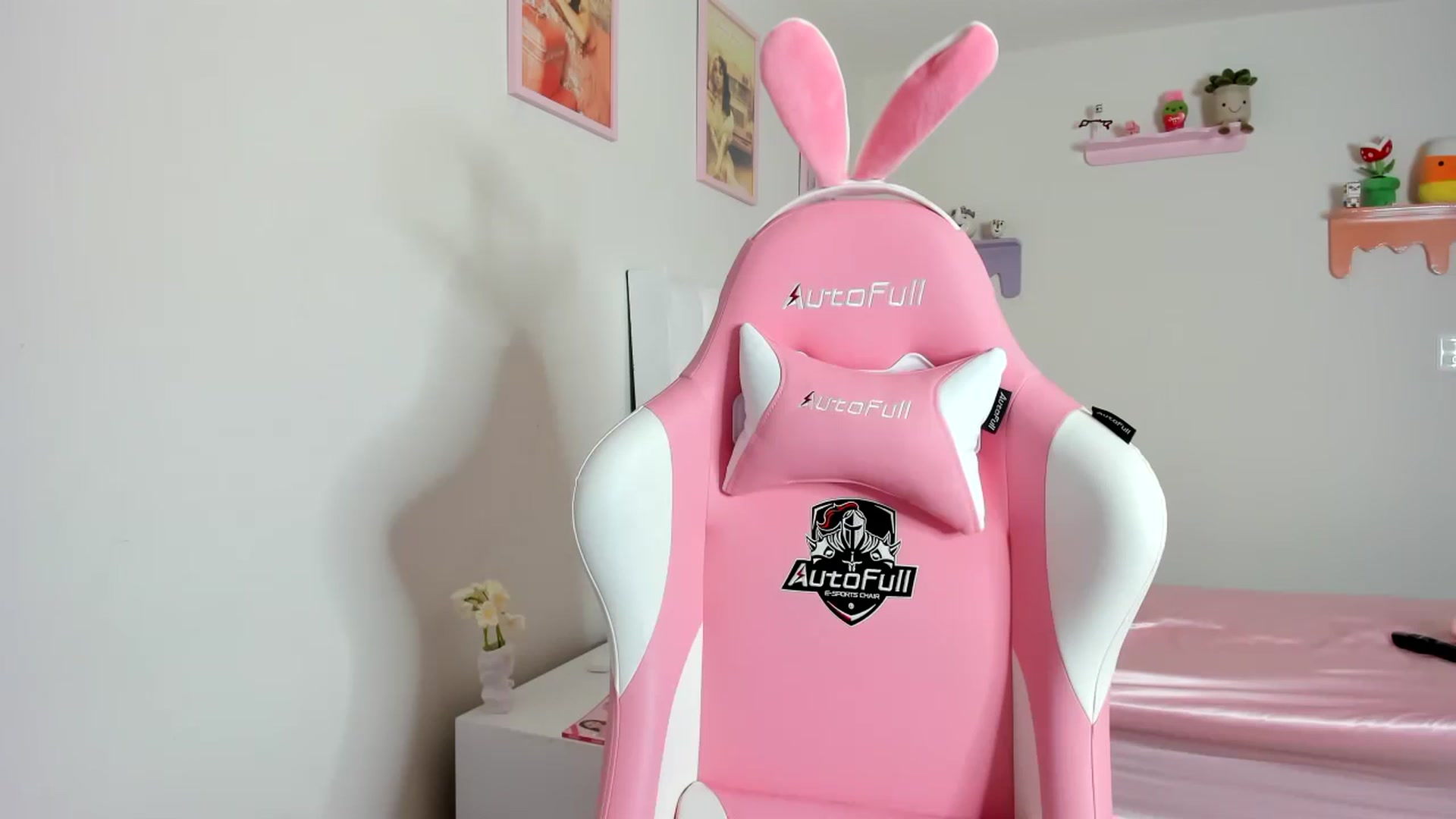 Gallery image thumbnail from Cherrycute666's myfreecams stream on, 10/24/2023, 21:19 image 18 of 20