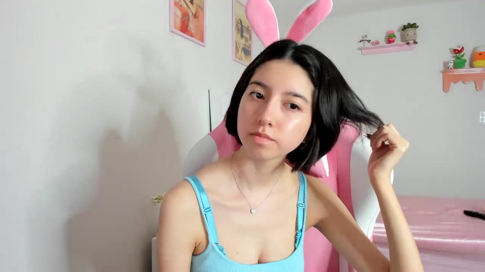 Gallery image thumbnail from Cherrycute666's myfreecams stream on, 10/24/2023, 21:19 image 15 of 20