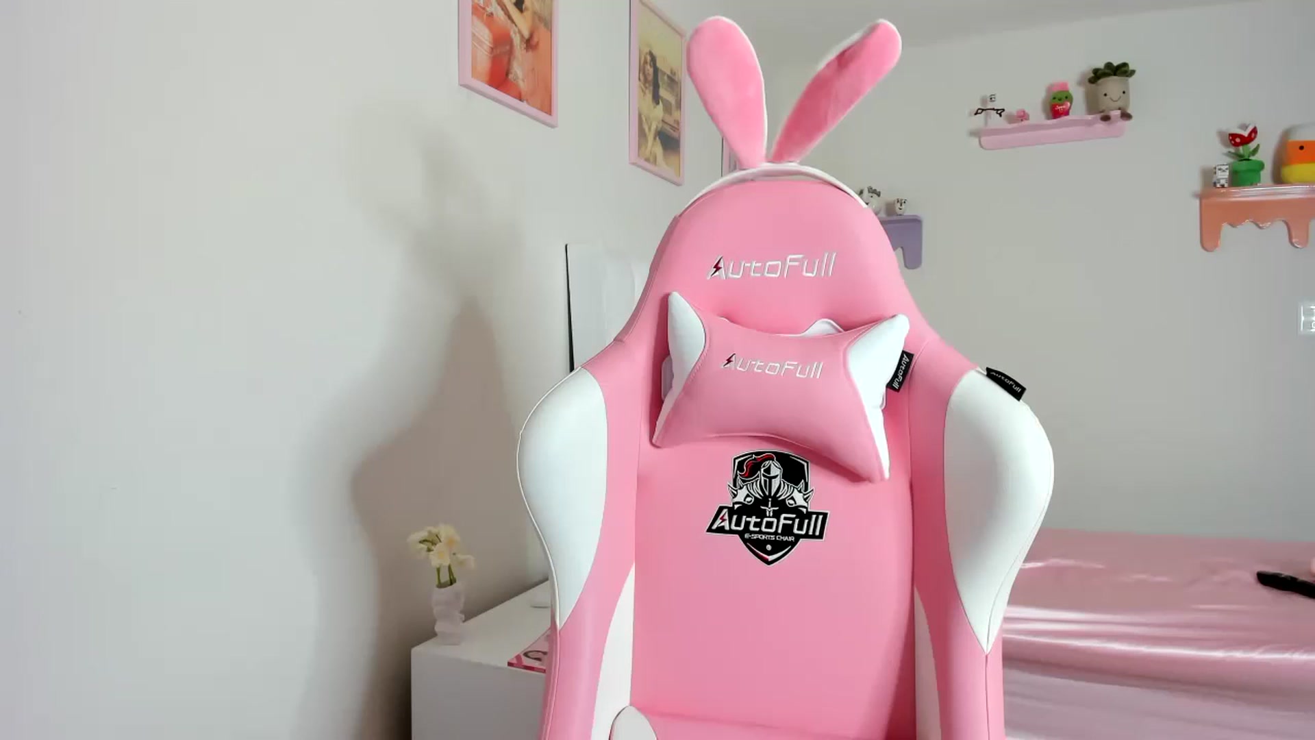 Gallery image thumbnail from Cherrycute666's myfreecams stream on, 10/24/2023, 21:19 image 17 of 20