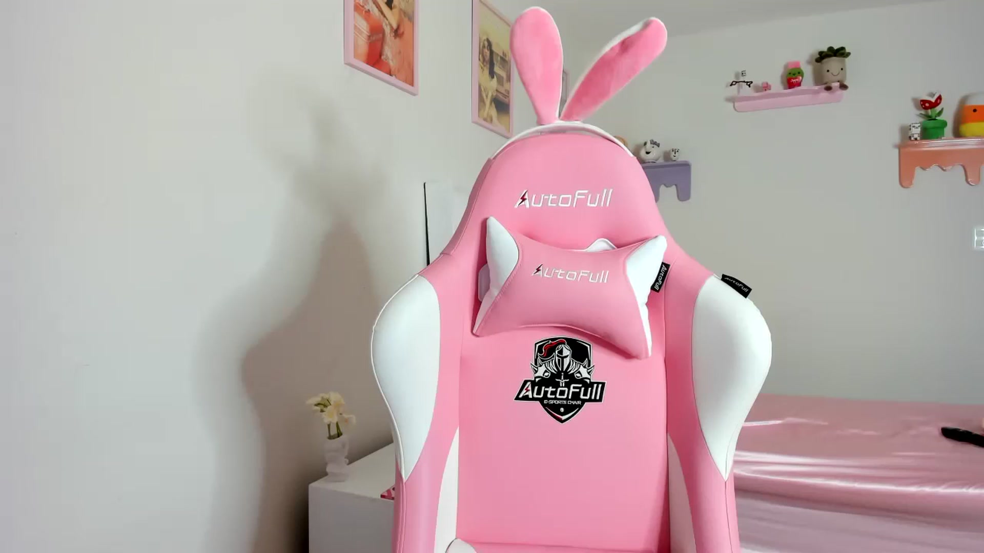 Gallery image thumbnail from Cherrycute666's myfreecams stream on, 10/24/2023, 21:19 image 9 of 20