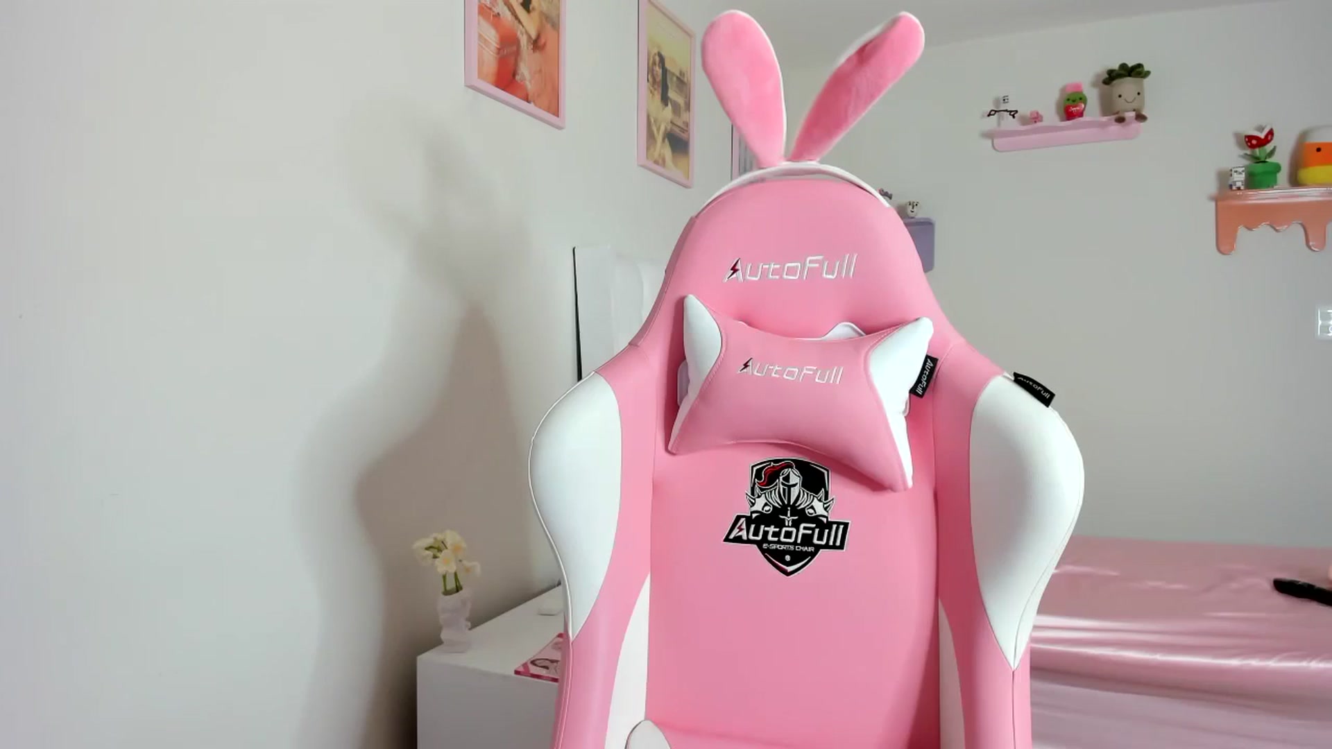 Gallery image thumbnail from Cherrycute666's myfreecams stream on, 10/24/2023, 21:19 image 13 of 20