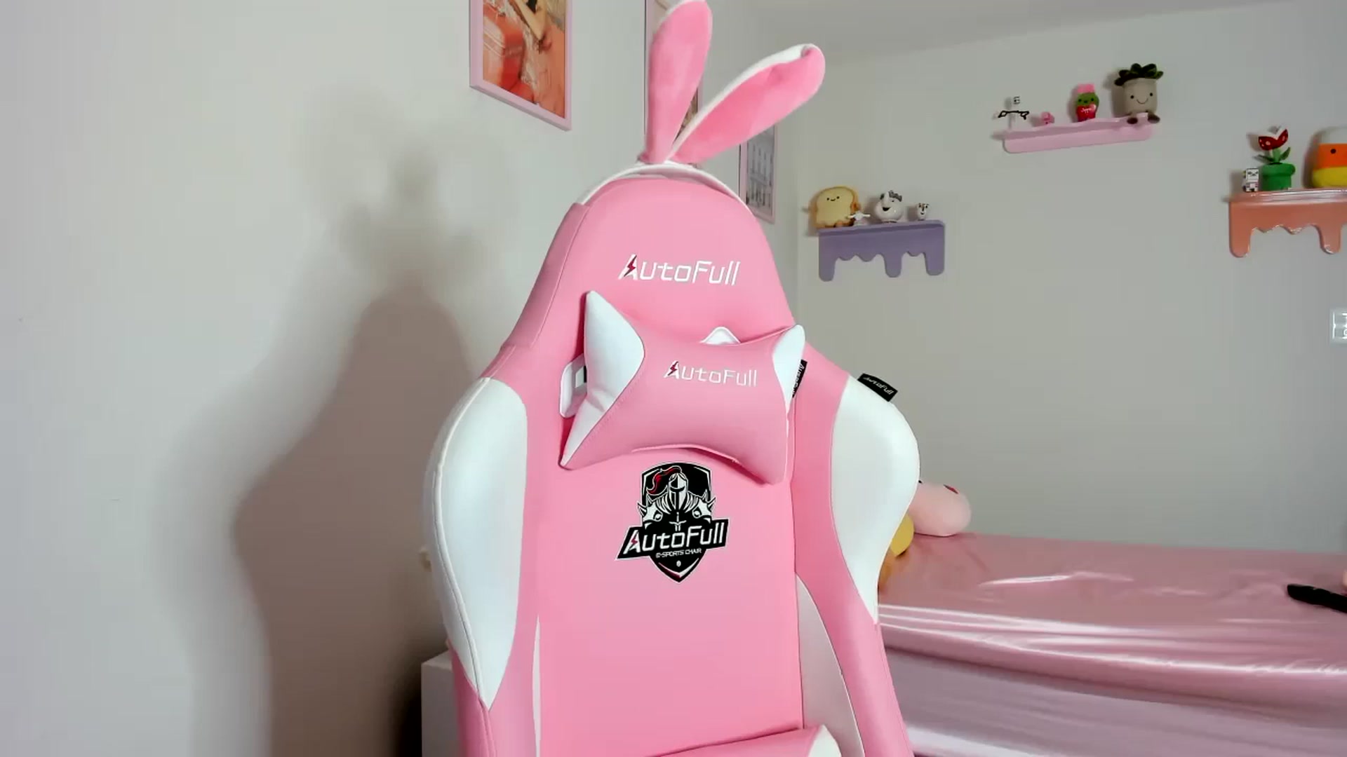 Gallery image thumbnail from Cherrycute666's myfreecams stream on, 10/24/2023, 21:19 image 16 of 20