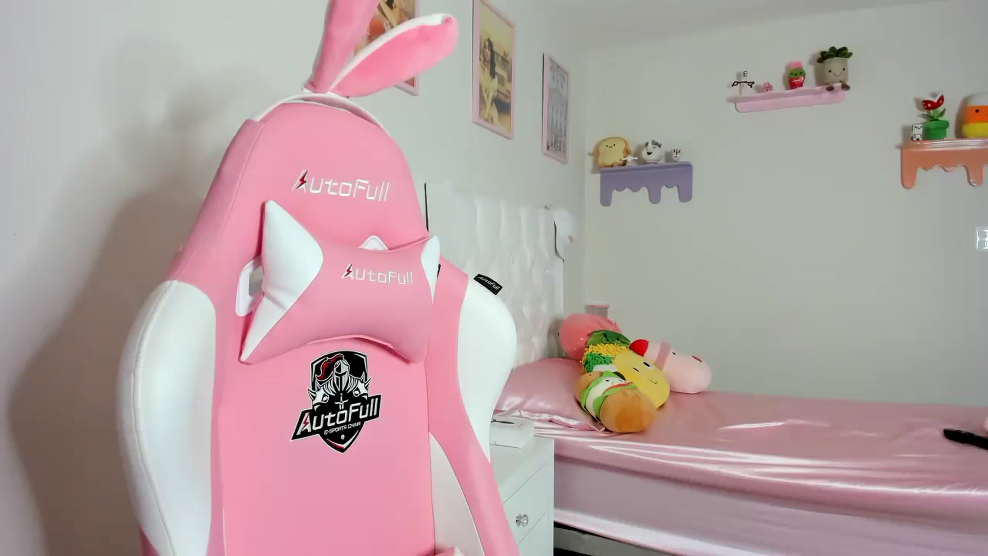 Gallery image thumbnail from Cherrycute666's myfreecams stream on, 10/24/2023, 23:23 image 2 of 20