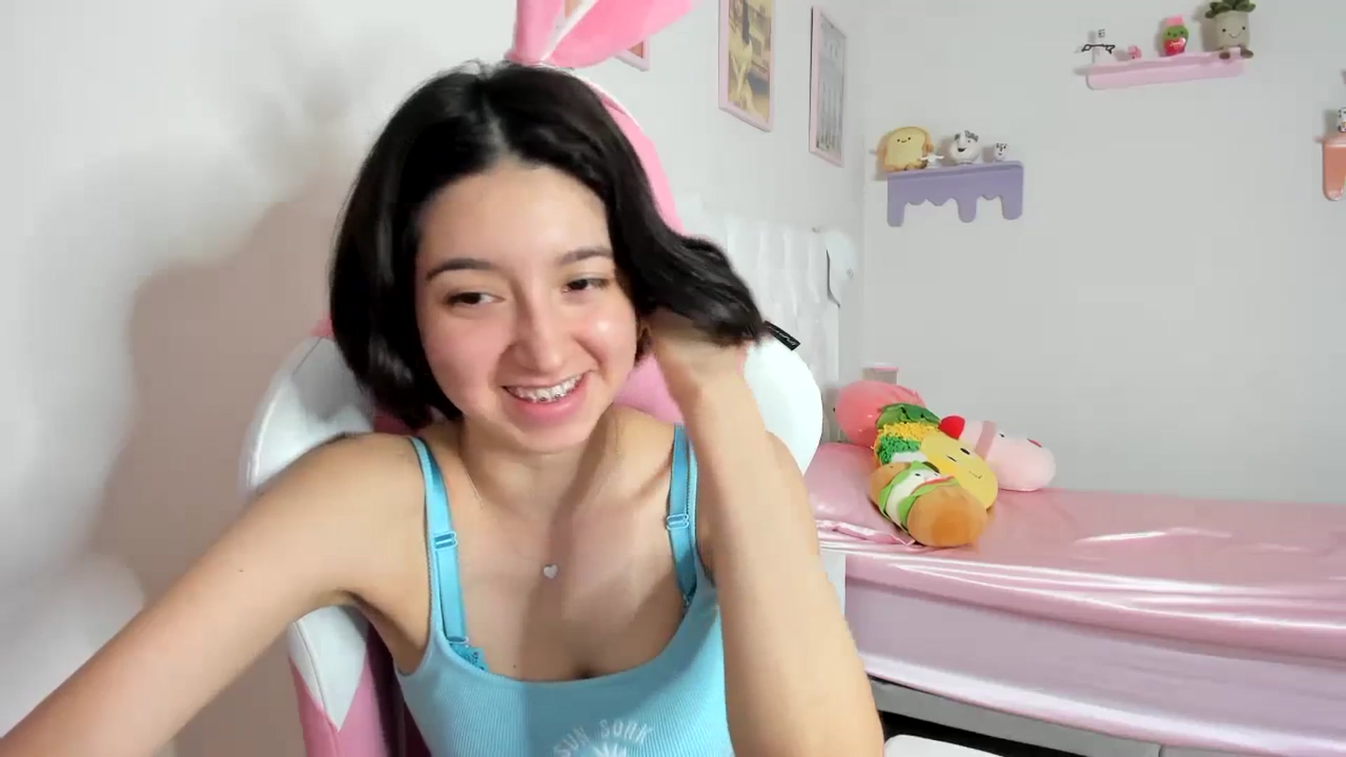 Gallery image thumbnail from Cherrycute666's myfreecams stream on, 10/25/2023, 01:52 image 6 of 20