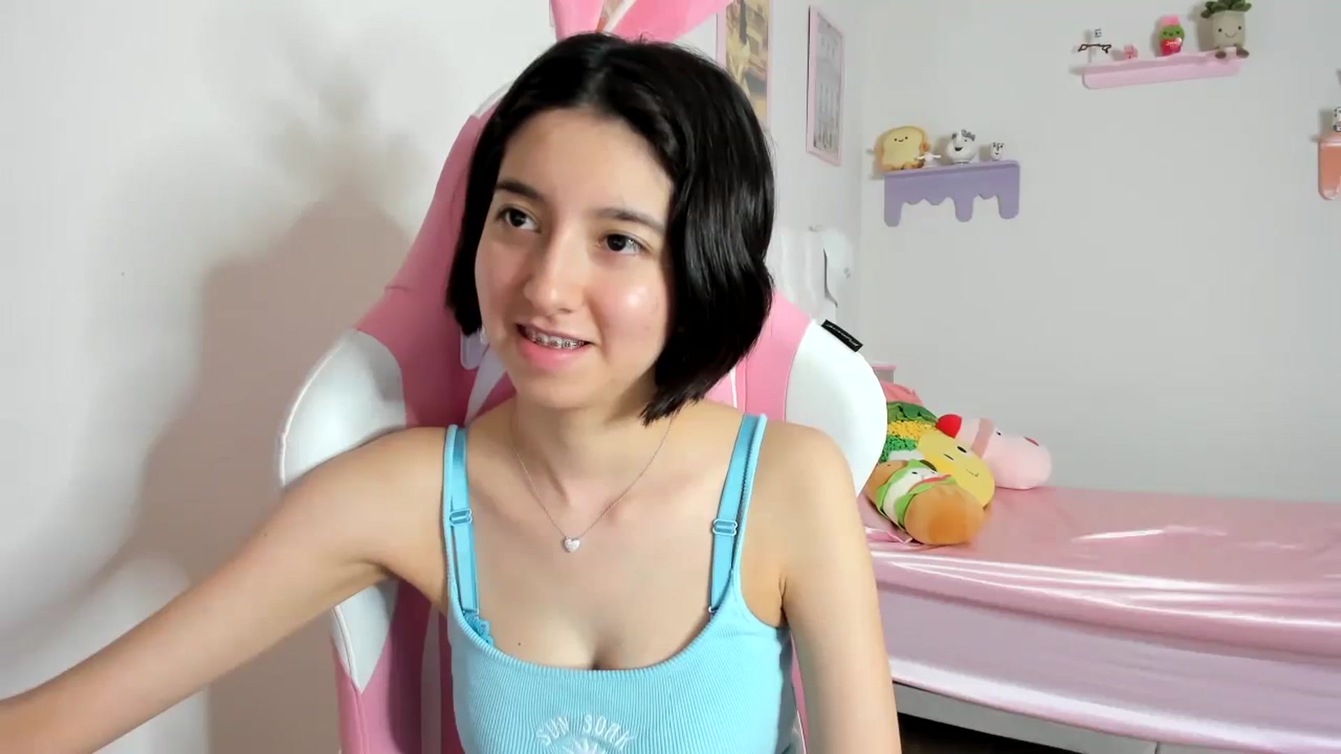 Gallery image thumbnail from Cherrycute666's myfreecams stream on, 10/25/2023, 01:52 image 5 of 20