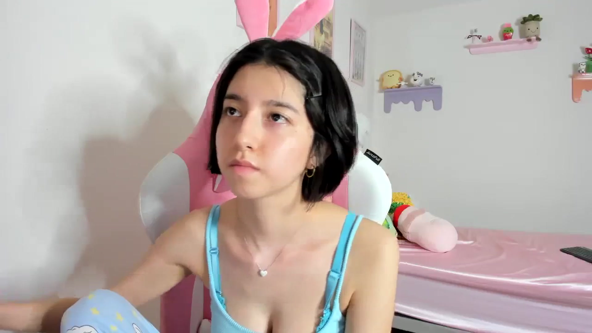 Gallery image thumbnail from Cherrycute666's myfreecams stream on, 10/25/2023, 03:28 image 17 of 20
