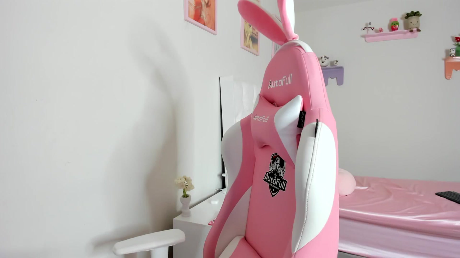 Gallery image thumbnail from Cherrycute666's myfreecams stream on, 10/25/2023, 05:26 image 5 of 20