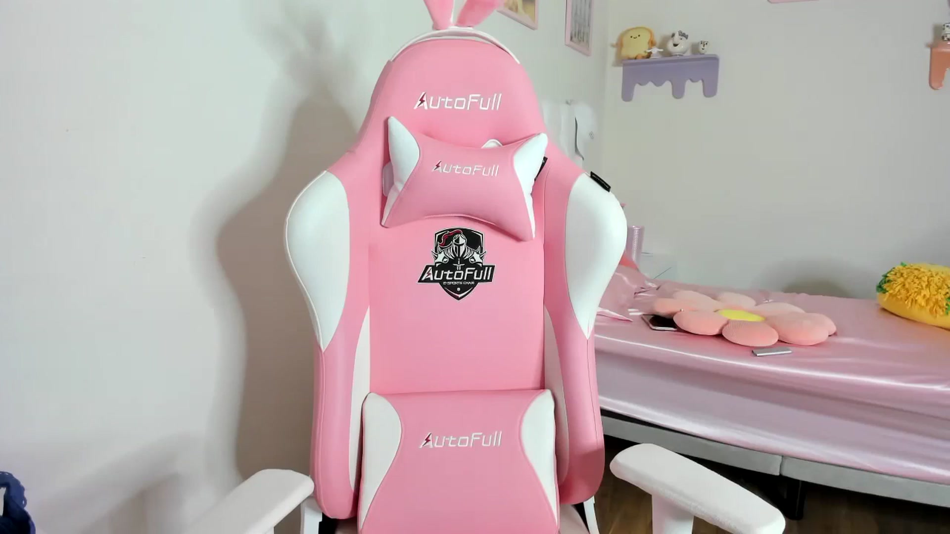 Gallery image thumbnail from Cherrycute666's myfreecams stream on, 10/26/2023, 01:42 image 10 of 20