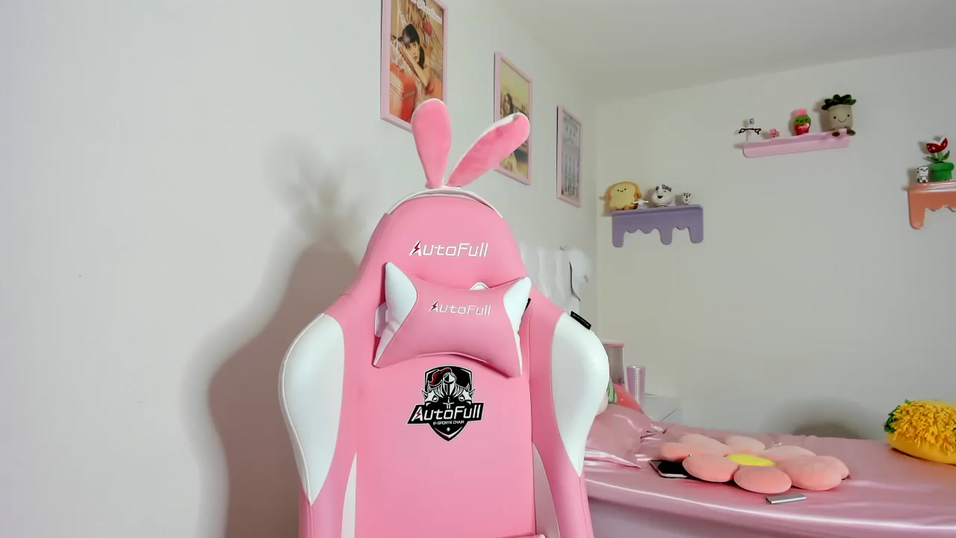 Gallery image thumbnail from Cherrycute666's myfreecams stream on, 10/26/2023, 01:42 image 9 of 20