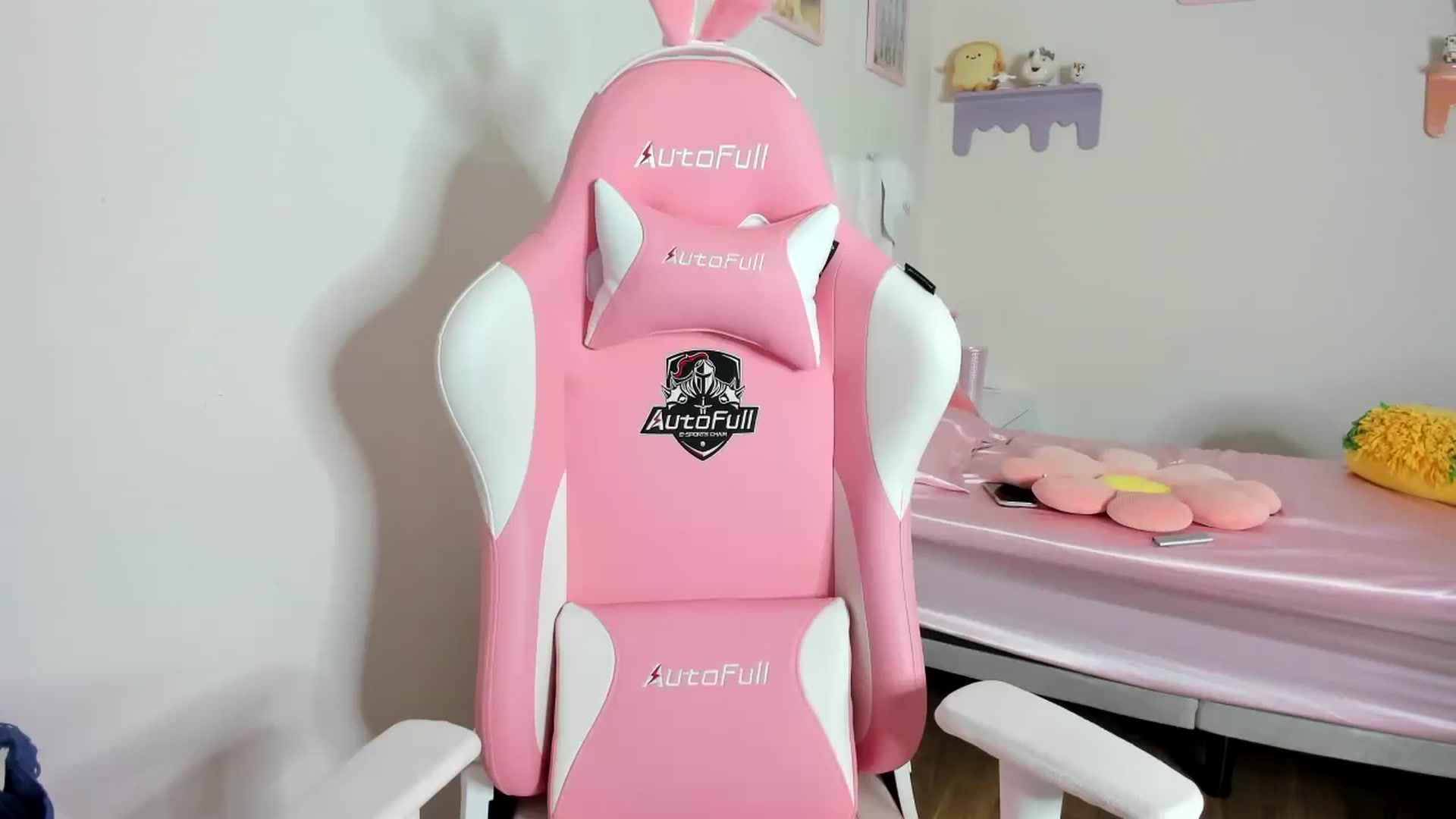 Gallery image thumbnail from Cherrycute666's myfreecams stream on, 10/26/2023, 02:09 image 14 of 20