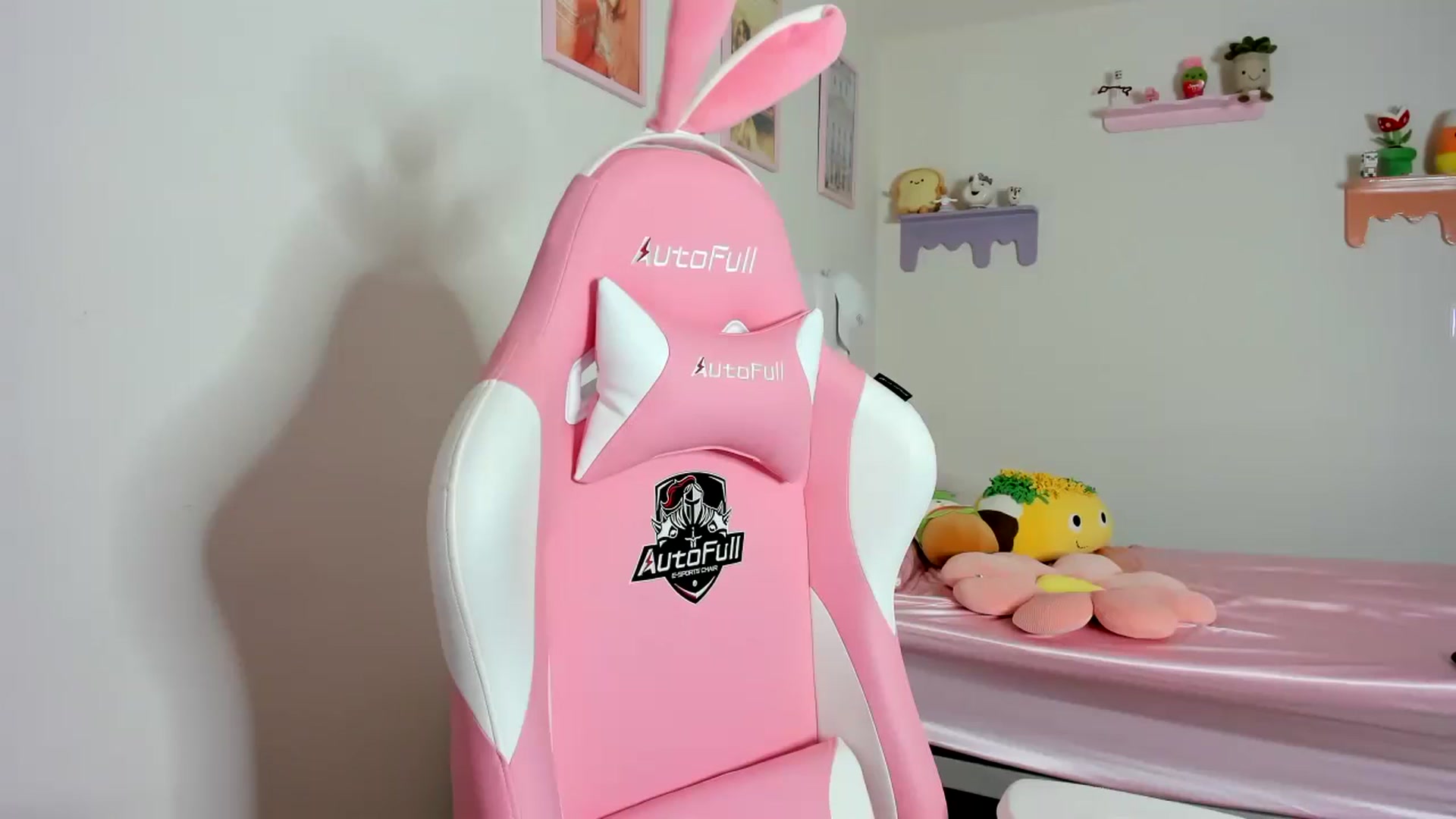 Gallery image thumbnail from Cherrycute666's myfreecams stream on, 10/26/2023, 04:50 image 15 of 20