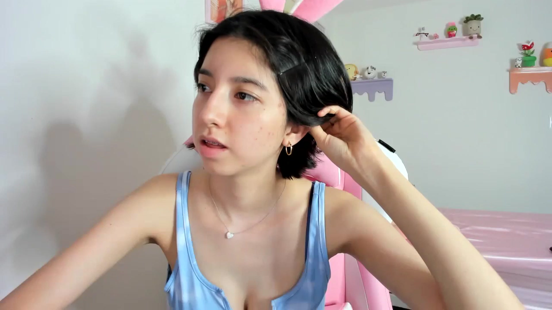 Gallery image thumbnail from Cherrycute666's myfreecams stream on, 10/26/2023, 04:50 image 17 of 20