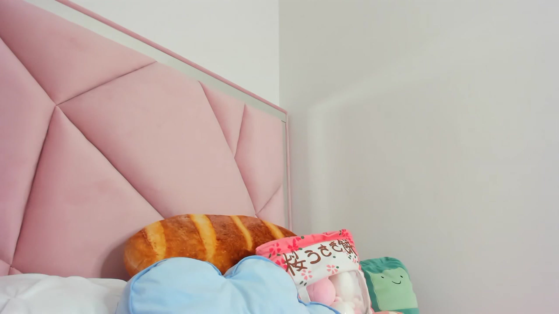 Gallery image thumbnail from Cherrycute666's myfreecams stream on, 11/10/2023, 24:02 image 1 of 20