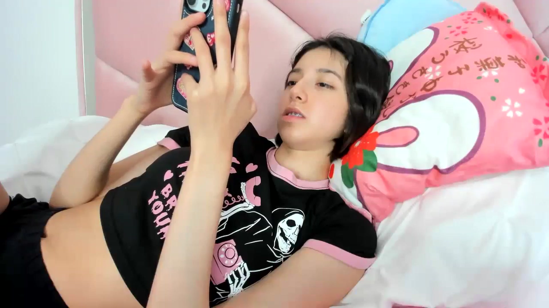 Gallery image thumbnail from Cherrycute666's myfreecams stream on, 11/10/2023, 01:02 image 15 of 20