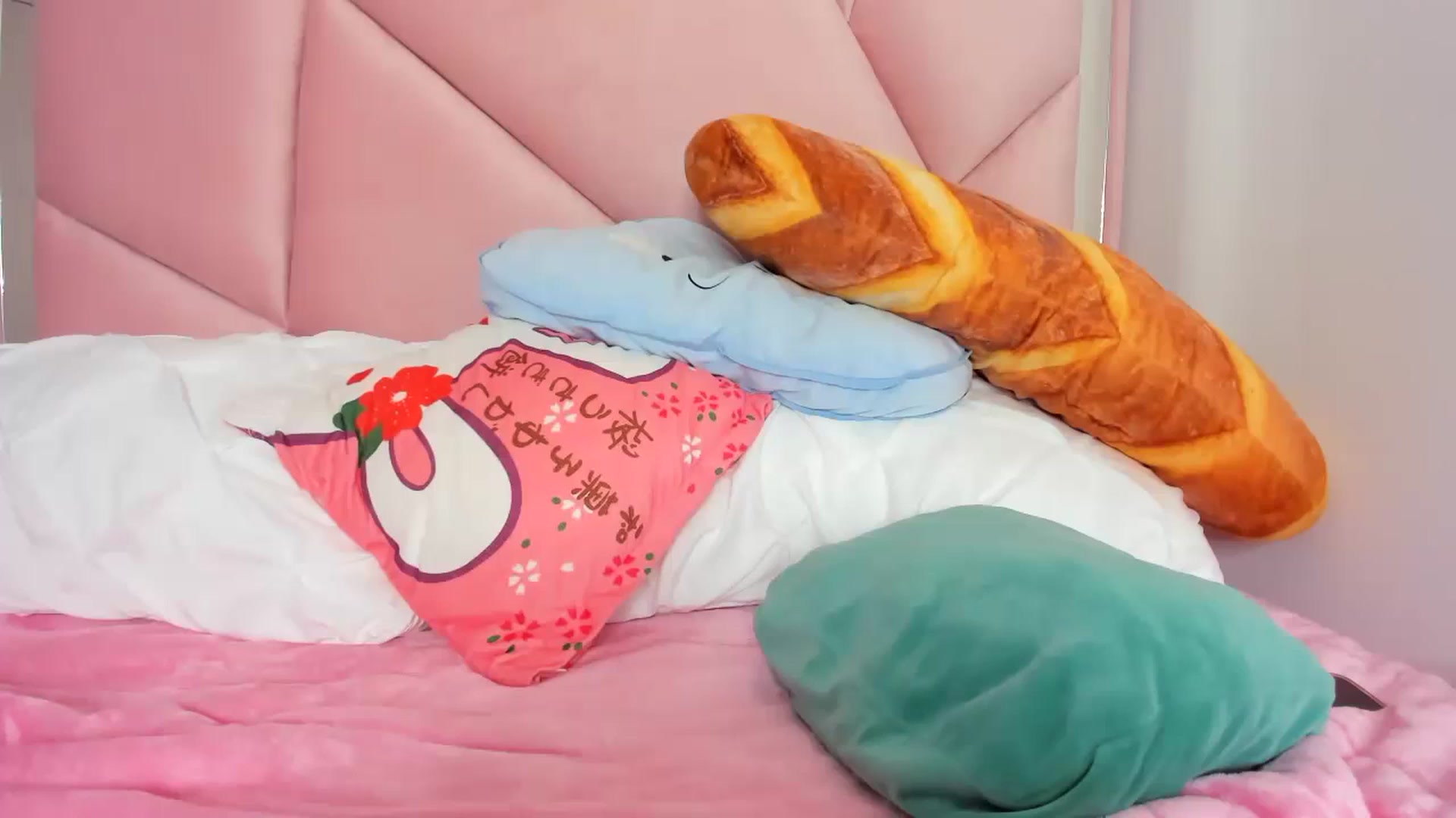 Gallery image thumbnail from Cherrycute666's myfreecams stream on, 11/10/2023, 03:17 image 18 of 20