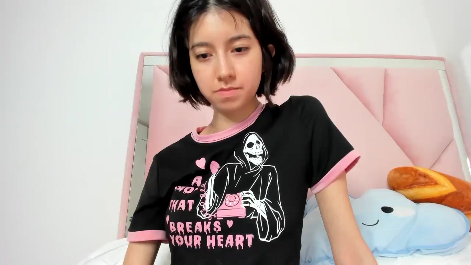 Gallery image thumbnail from Cherrycute666's myfreecams stream on, 11/10/2023, 09:03 image 9 of 20