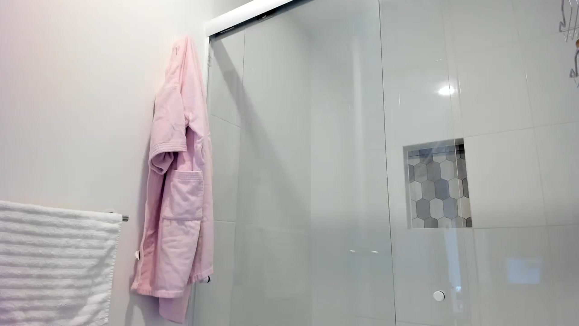 Gallery image thumbnail from Cherrycute666's myfreecams stream on, 11/10/2023, 09:03 image 11 of 20