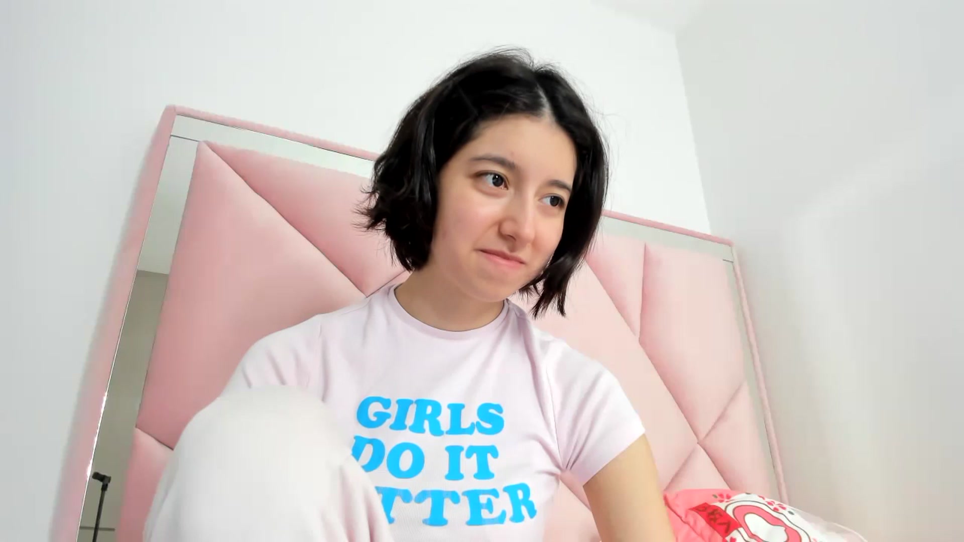 Gallery image thumbnail from Cherrycute666's myfreecams stream on, 11/15/2023, 24:01 image 4 of 20
