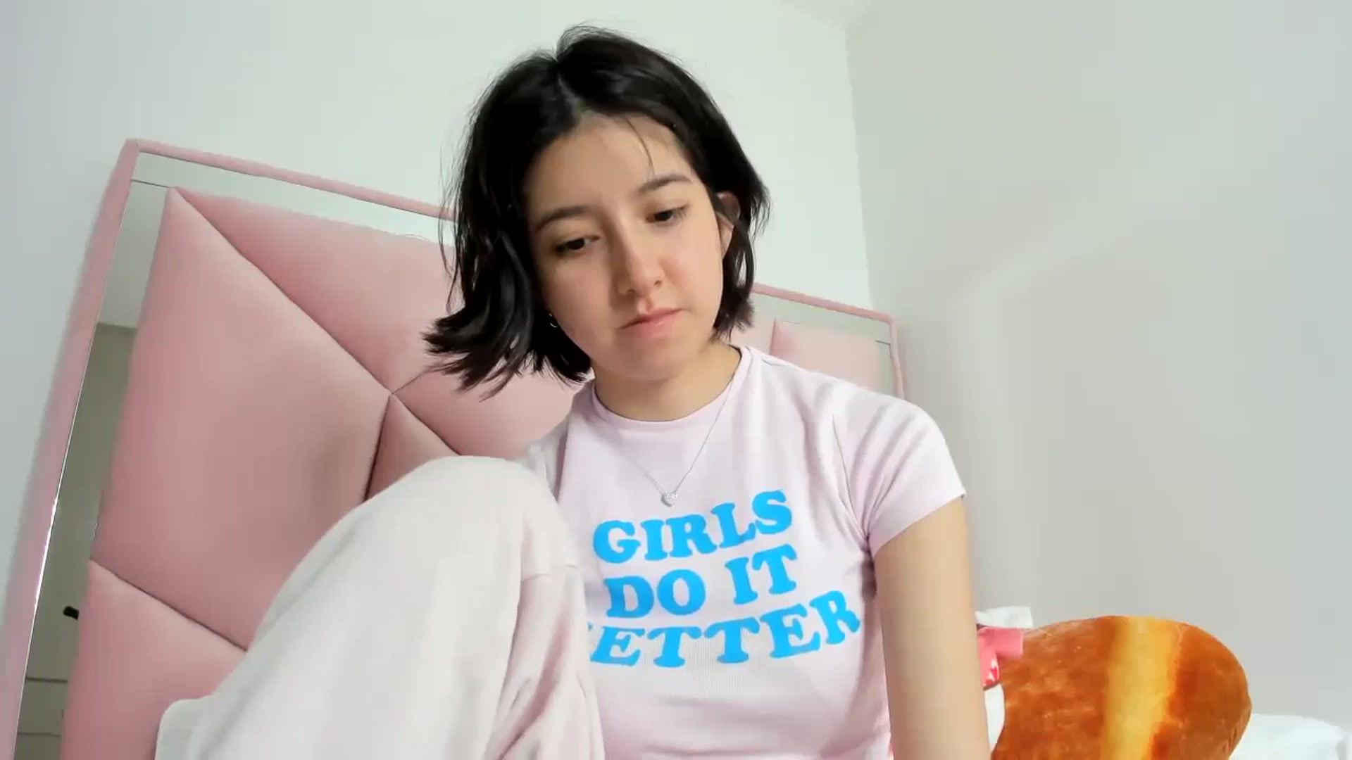 Gallery image thumbnail from Cherrycute666's myfreecams stream on, 11/15/2023, 09:04 image 4 of 20